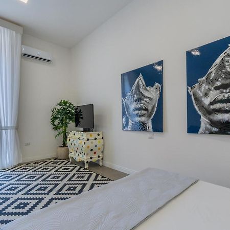 Appartamento Via Toledo 55 - Palazzo Della Porta Napoli Bagian luar foto